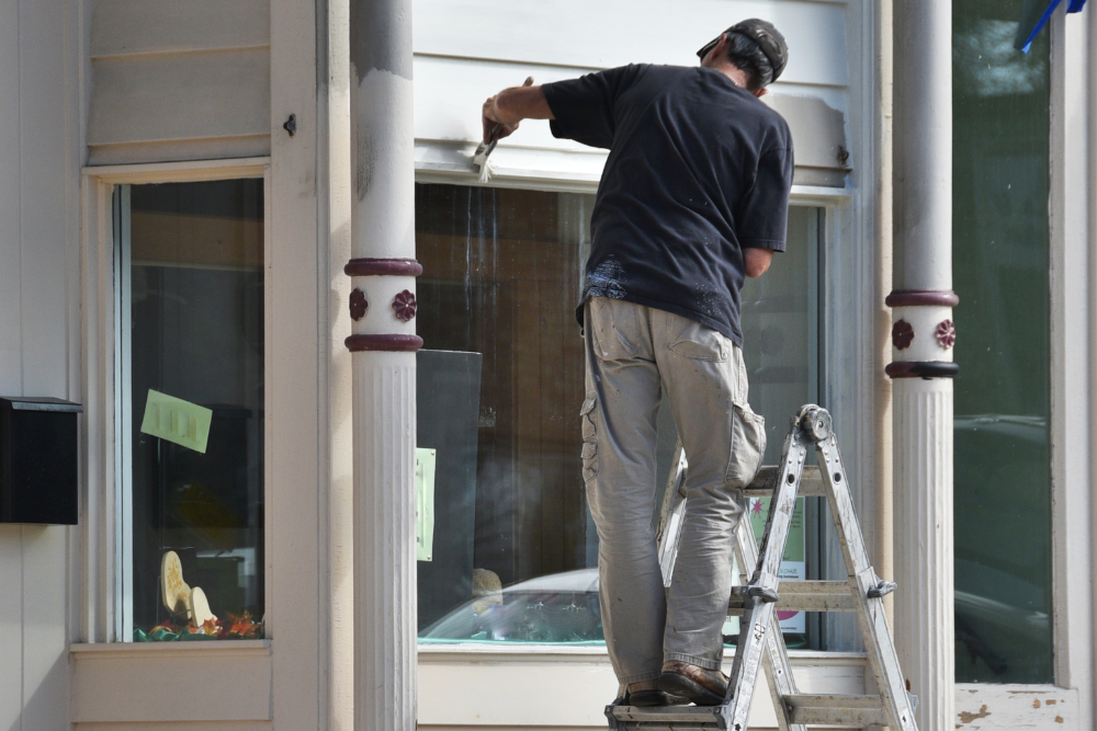 3 reasons why you should consider store painting this summer